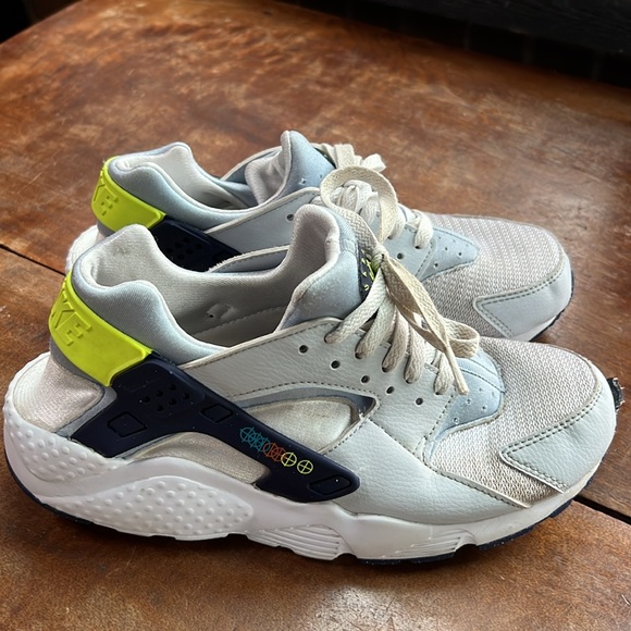 Nike Big Kids GS Huarache Run Shoes 7 Youth! Small flaw on the front. See pics. - Picture 4 of 9